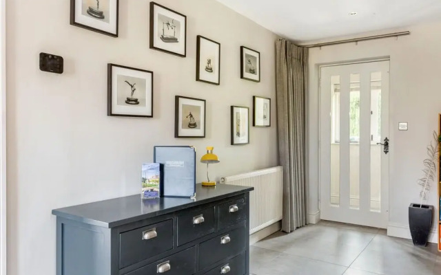 Spacious & Stylish Cotswold Family home
