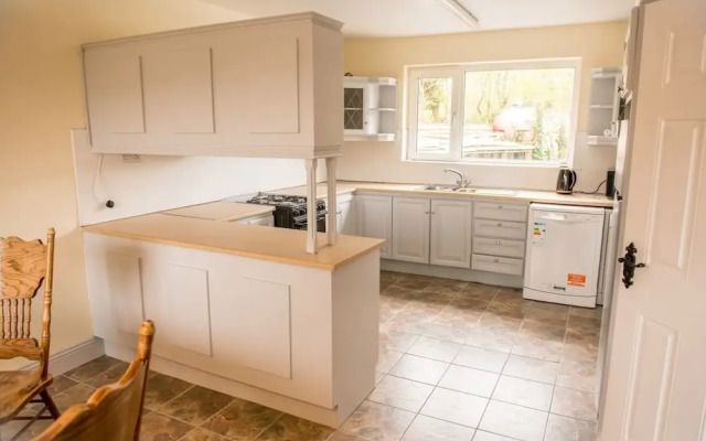 3-bed House in Clonmany With Panoramic Hillside Se