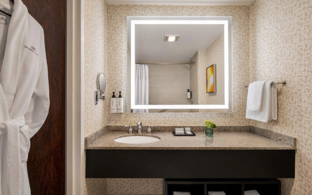 Crowne Plaza Edison by IHG