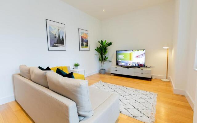 Modern and Spacious 1 Bed Apartment City Centre