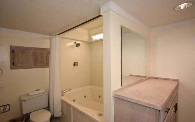 Shoreline 2072 Condo by RedAwning