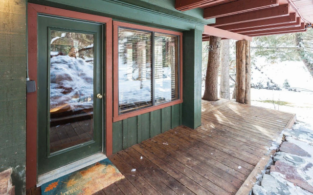 Treehouse by the Stream