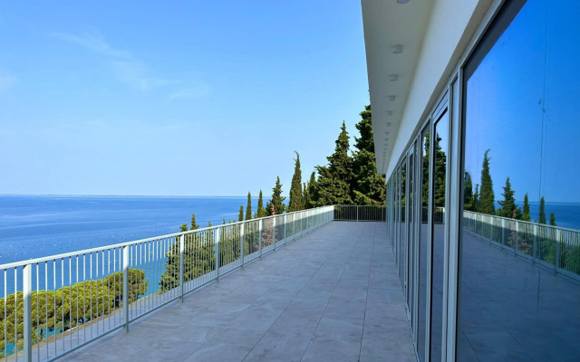 Maximilian Suites