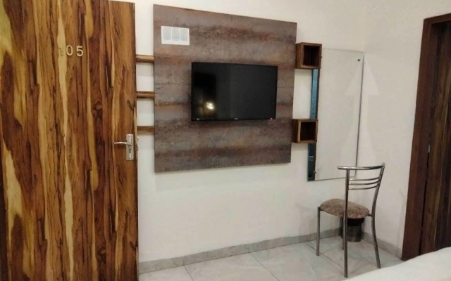 OYO 22115 Hotel D Plaza