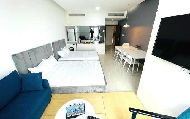 Diamond Suite Golden King