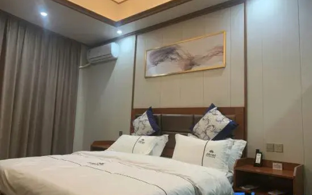 Mengla Yunpeng Grand Hotel