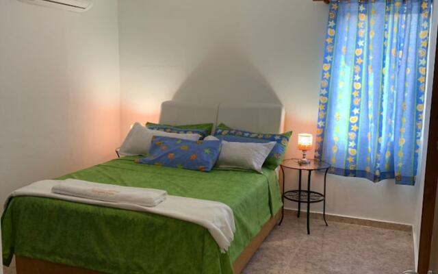 Stylish 2r-2b Apt Near the Beach and Main Street