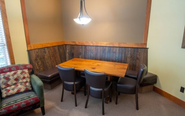 Timberline Lodges by Fernie Lodging Co