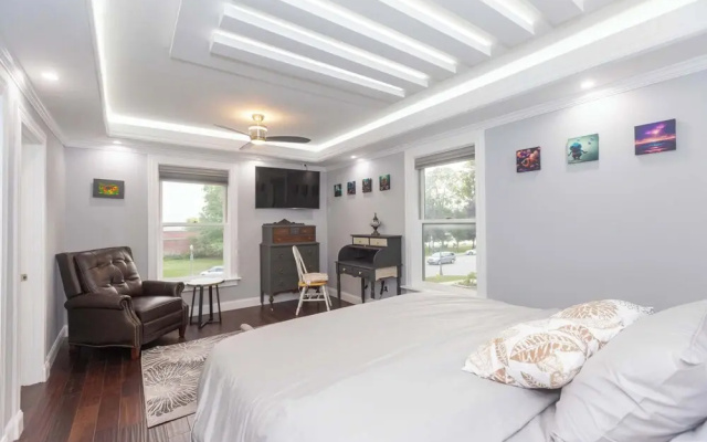 4 BDR Lake Geneva Estate Across From Beach!
