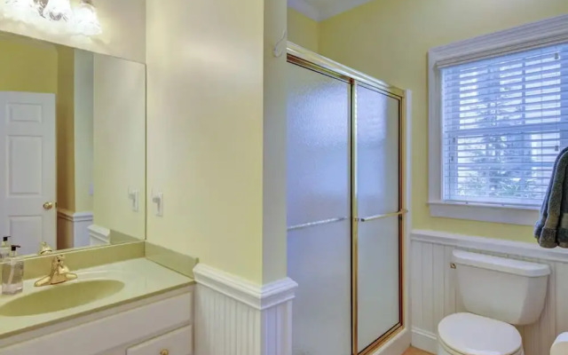 Robinsons Drive 38223