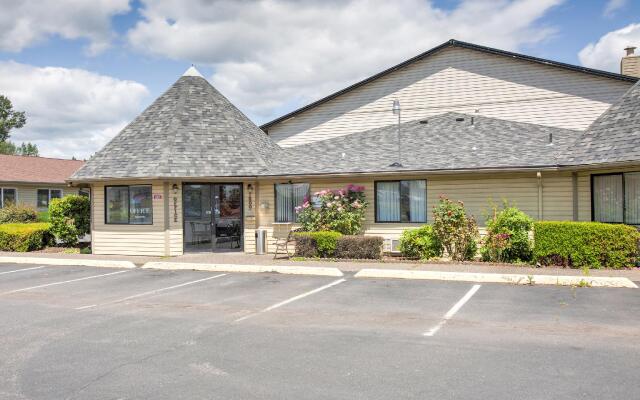 OYO Woodland Hotel and Suites