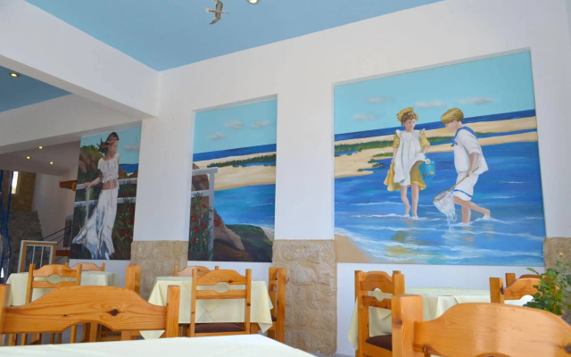 Summer Breeze Hotel