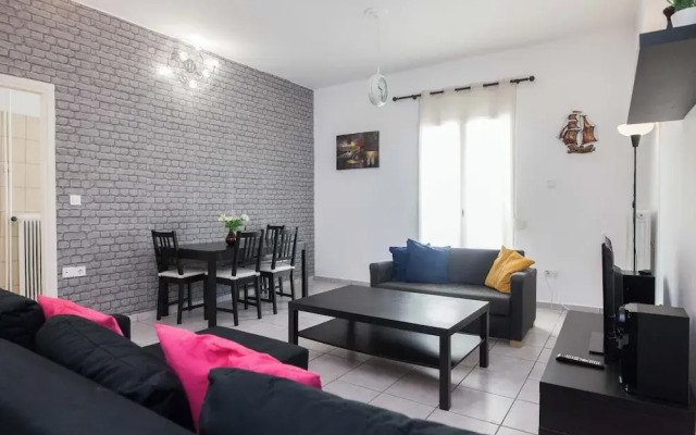 Stylish 1 Bd Apt w Balcony in Petralona