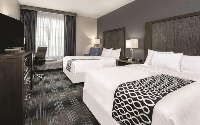 La Quinta Inn & Suites by Wyndham Victoria - South
