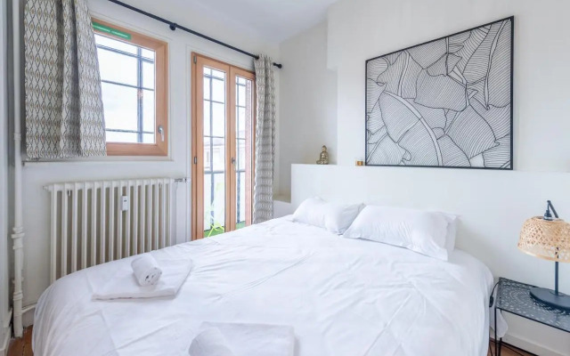 Pretty 2 rooms in the city center