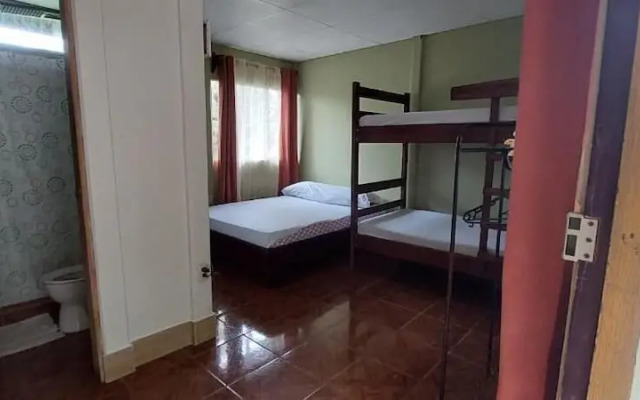 Hostal Y Cabinas Anita