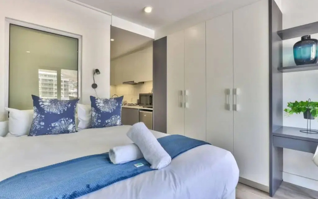 Arty Modern Design Studio with Balcony and Pool