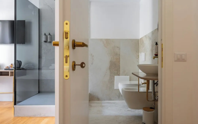 Decimo Meridio- At Spanish Steps-