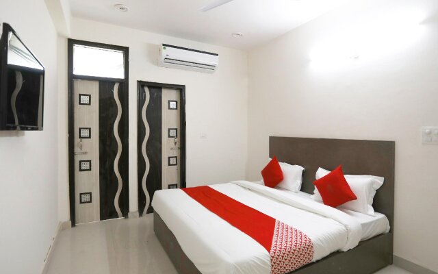 OYO 61722 Rajmahal Residency Hotel