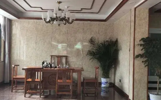 Tongshan Yuepan Lake Hotel