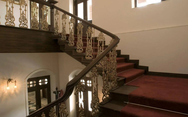Taj Nadesar Palace