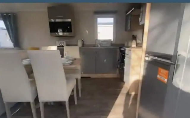 Impeccable 3-bed Caravan in Clacton-on-sea