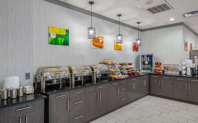 Quality Inn & Suites Greenville - Haywood Mall