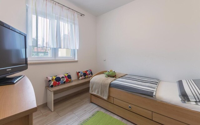 Nice Home in Liznjan With Wifi and 3 Bedrooms