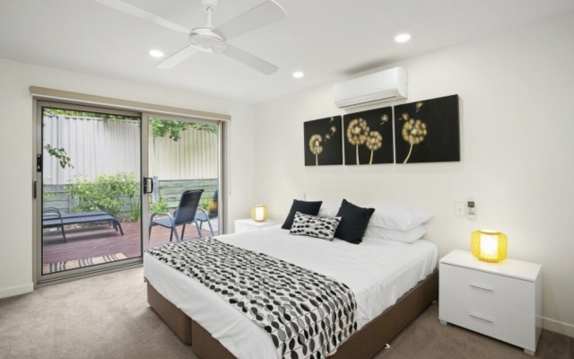 Stunning Apartment With Views of Laguna Bay - Unit 2 Taralla 16 Edgar Bennett Ave – Guest Rooms – Noosa Heads