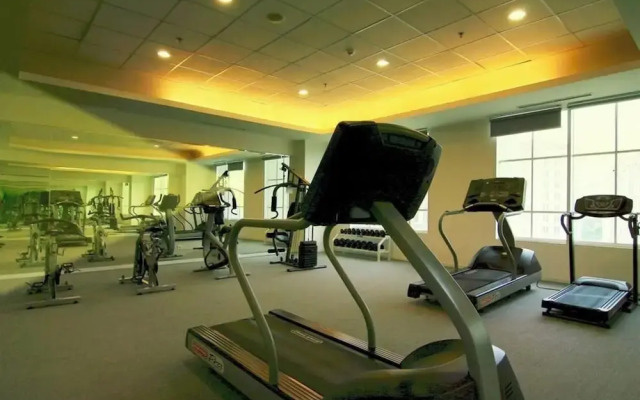 Spacious And Modern Look 3Br Bellezza Apartment