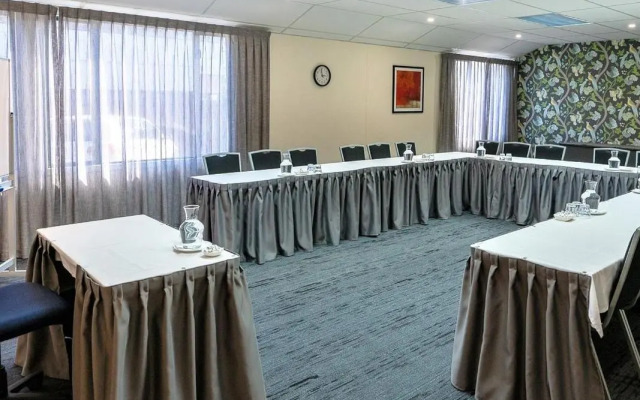 Ventura Inn & Suites Hamilton