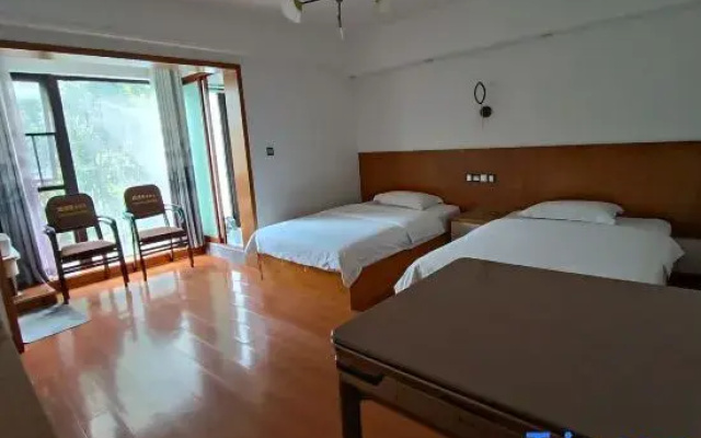 Qingyaxuan Homestay (Tianmenshan Cableway)