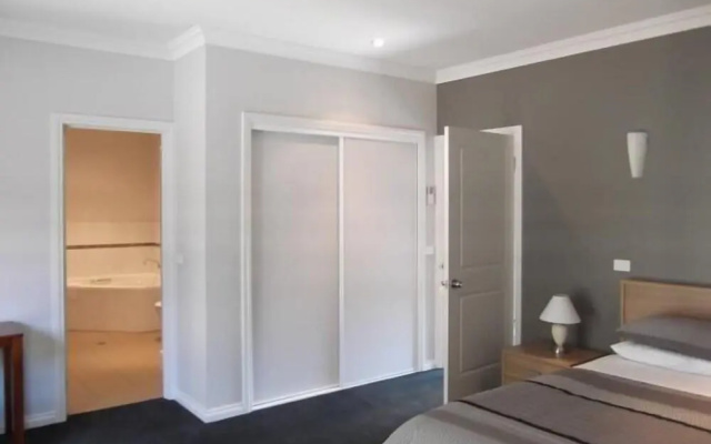 Swan Lake Guest House – Guest Rooms – Ventnor