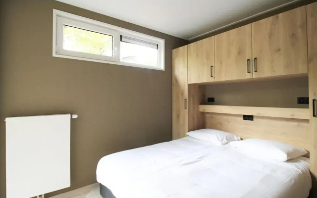 Modern Holiday Home With Decorative Fireplace