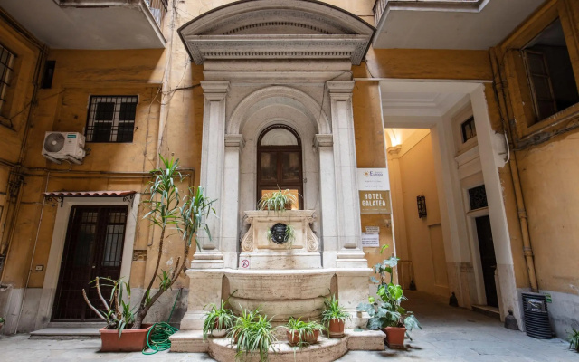 Glance In Rome