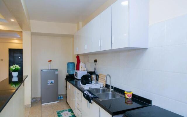 Kobe's luxurious 2bedroom with a gym and a city view