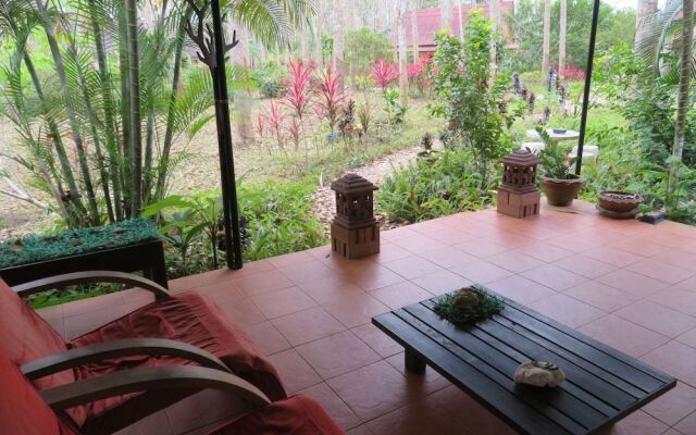 Manora Garden B & B