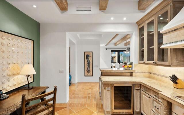 Best Executive-Style Luxury Residence on Property