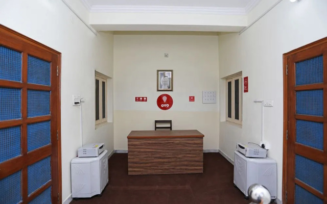 Oyo 9878 Home Cozy Stay Geetanjali Hospital