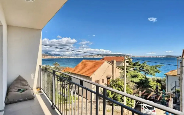 Apartment Aniva - 50 m From the sea