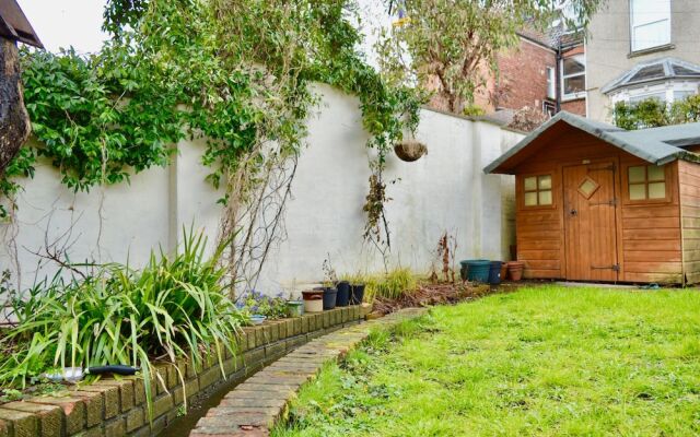 2 Bedroom House in Popular Bristol Neighbourhood