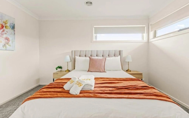 StayAU Modern Sanctuary Mins Ct&Airport – Guest Rooms – Melbourne