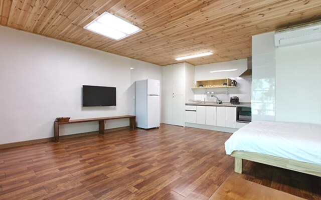 Yeosu Sea Side Pines Pension