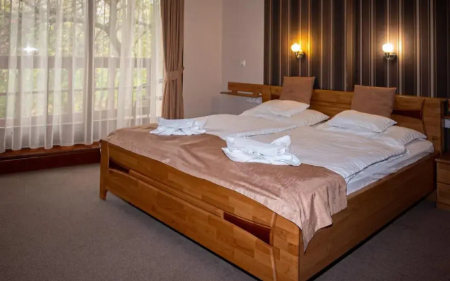 Trojka Hotel És Panzió