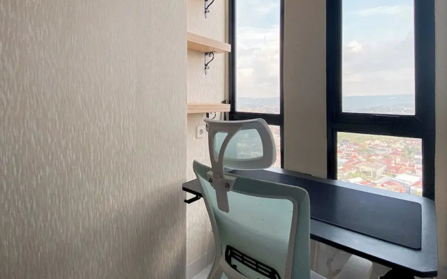 Comfortable And Modern Studio At Apartment The Alton