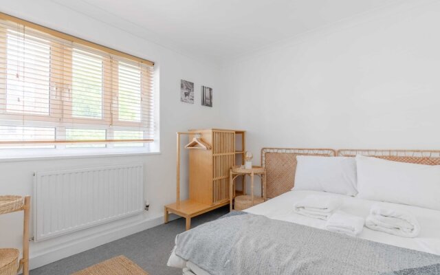 Spacious 3BD Flat, Close to Tube - Fulham!