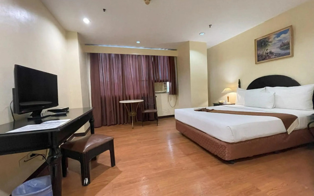 The Golden Peak Hotel & Suites powered by Cocotel