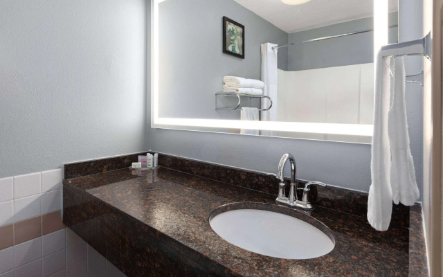 AmericInn by Wyndham North Branch