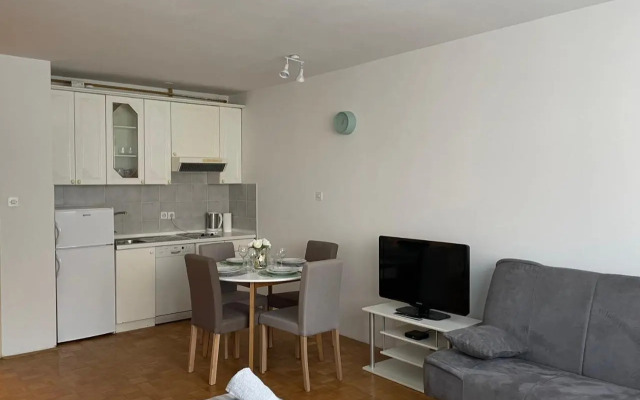 Apartment Green - Grey
