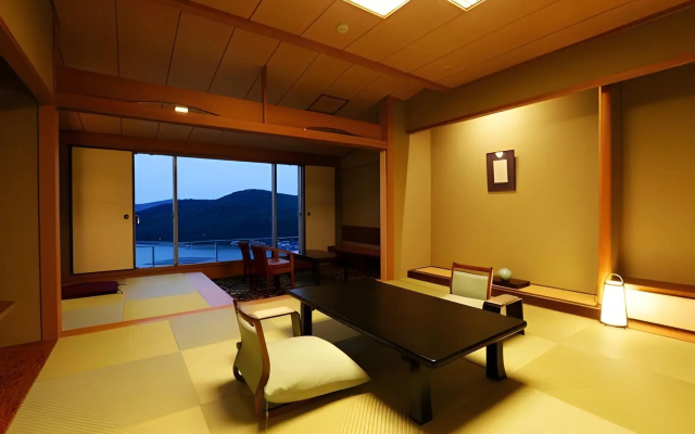Toba Seaside Hotel